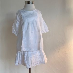 White Cotton cotton 3/4 inch sleeve top.